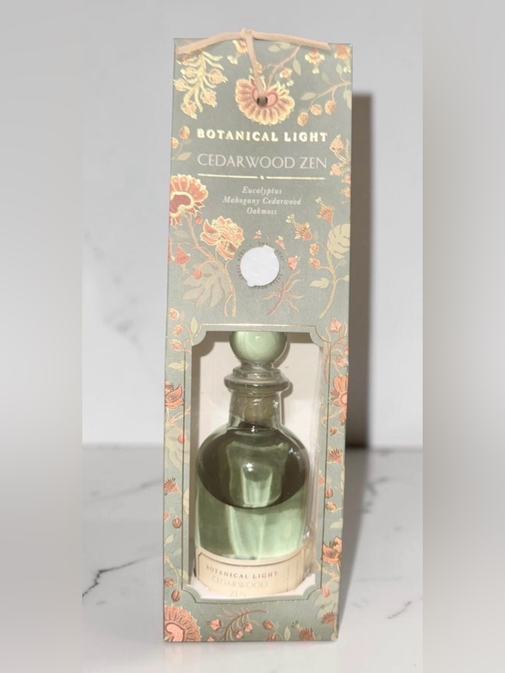 NWT- Botanical Light Cedarwood Zen Reed Diffuser Kit 100mL- Green Glass Bottle